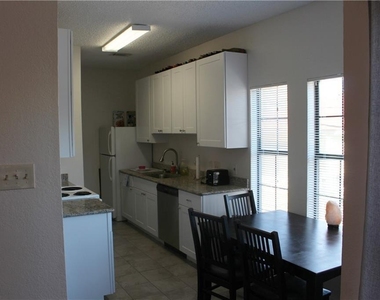 706 W 24th St - Photo Thumbnail 2