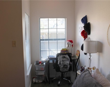 706 W 24th St - Photo Thumbnail 8