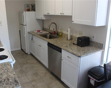 706 W 24th St - Photo Thumbnail 3