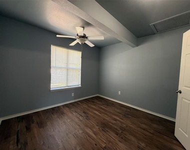 302 Patton Dr - Photo Thumbnail 13