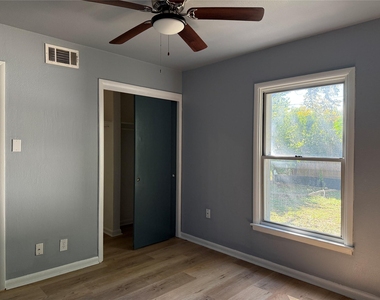 302 Patton Dr - Photo Thumbnail 9