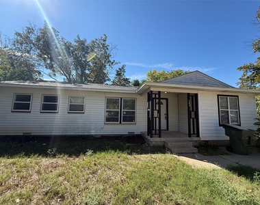 302 Patton Dr - Photo Thumbnail 2