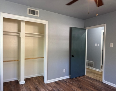 302 Patton Dr - Photo Thumbnail 6