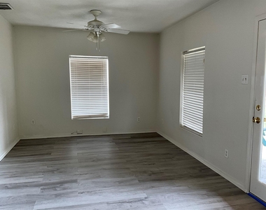 114 Shore Front Dr - Photo Thumbnail 13