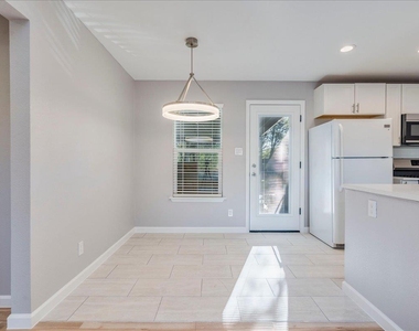 5201 Calais Ct - Photo Thumbnail 10