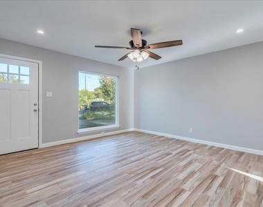 5201 Calais Ct - Photo Thumbnail 2