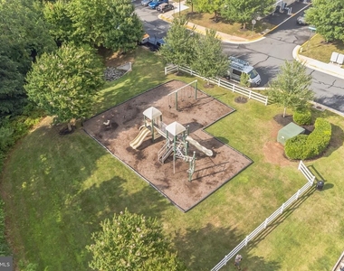 7039 Trek Way - Photo Thumbnail 16