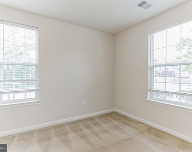 7039 Trek Way - Photo Thumbnail 22