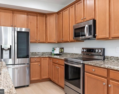 2625 Eastbourne Drive - Photo Thumbnail 9