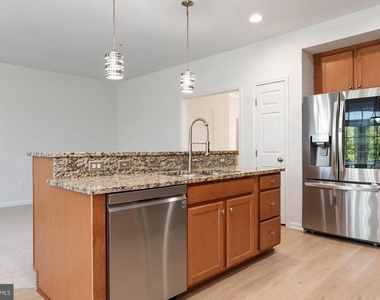 2625 Eastbourne Drive - Photo Thumbnail 10