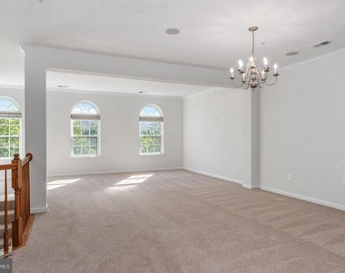 2625 Eastbourne Drive - Photo Thumbnail 11