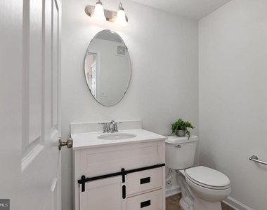 2625 Eastbourne Drive - Photo Thumbnail 15