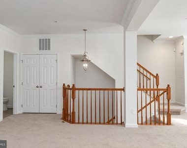 2625 Eastbourne Drive - Photo Thumbnail 2