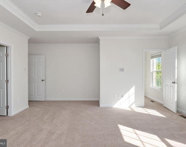 2625 Eastbourne Drive - Photo Thumbnail 20