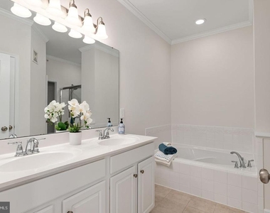 2625 Eastbourne Drive - Photo Thumbnail 25