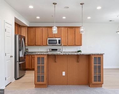 2625 Eastbourne Drive - Photo Thumbnail 5