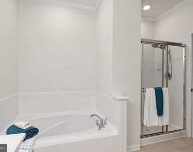 2625 Eastbourne Drive - Photo Thumbnail 27