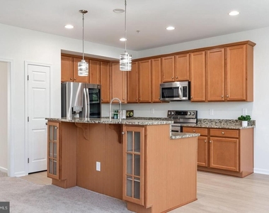 2625 Eastbourne Drive - Photo Thumbnail 7