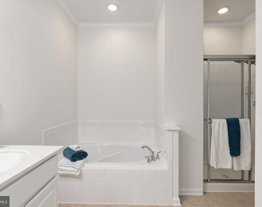 2625 Eastbourne Drive - Photo Thumbnail 26