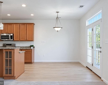2625 Eastbourne Drive - Photo Thumbnail 6