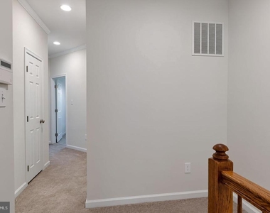 2625 Eastbourne Drive - Photo Thumbnail 17