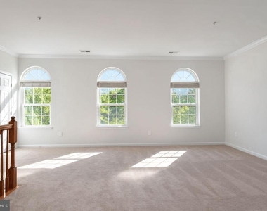 2625 Eastbourne Drive - Photo Thumbnail 13