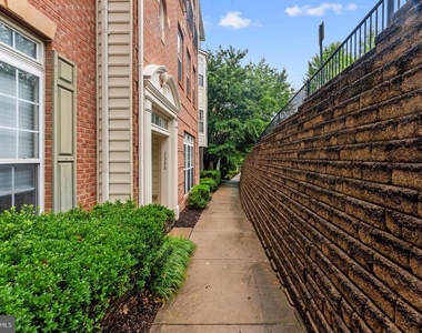2370 Merseyside Drive - Photo Thumbnail 2