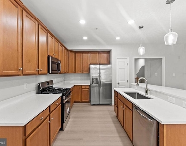 2370 Merseyside Drive - Photo Thumbnail 32