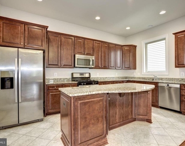 20728 Jennifer Ann Drive - Photo Thumbnail 9