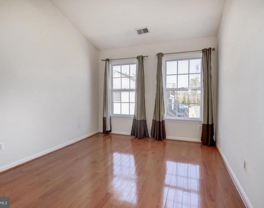 18818 Silverwood Terrace - Photo Thumbnail 32