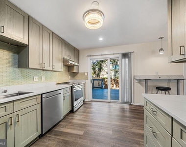 5886 Parenham Way - Photo Thumbnail 4