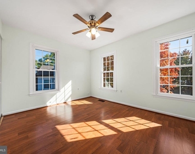 5886 Parenham Way - Photo Thumbnail 9