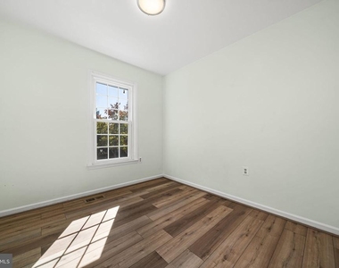 5886 Parenham Way - Photo Thumbnail 10