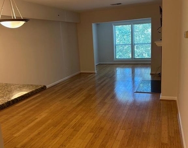 3175 Summit Square Drive - Photo Thumbnail 4