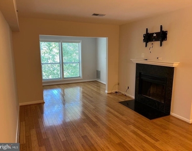 3175 Summit Square Drive - Photo Thumbnail 5