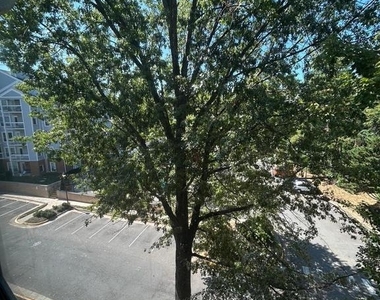 3175 Summit Square Drive - Photo Thumbnail 16