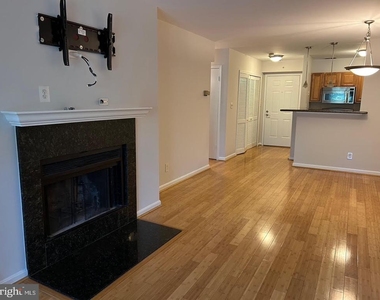 3175 Summit Square Drive - Photo Thumbnail 3