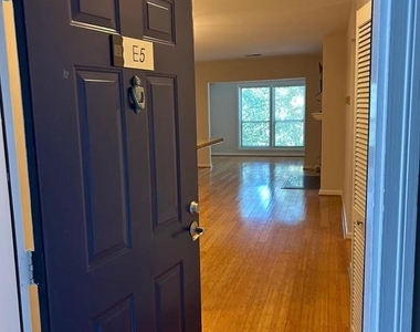 3175 Summit Square Drive - Photo Thumbnail 2