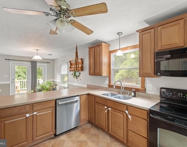 1226 Lakeview Drive - Photo Thumbnail 10