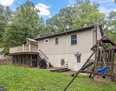 1226 Lakeview Drive - Photo Thumbnail 3