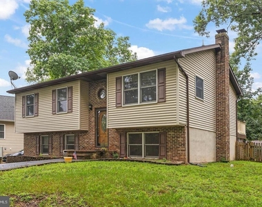 1226 Lakeview Drive - Photo Thumbnail 4