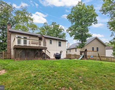 1226 Lakeview Drive - Photo Thumbnail 6