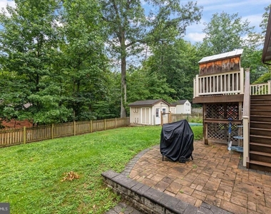 1226 Lakeview Drive - Photo Thumbnail 1