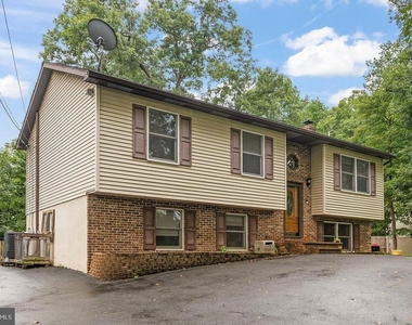 1226 Lakeview Drive - Photo Thumbnail 2