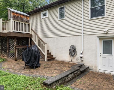 1226 Lakeview Drive - Photo Thumbnail 5