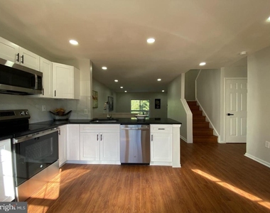 111 Knollwood Court - Photo Thumbnail 10