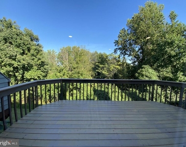 111 Knollwood Court - Photo Thumbnail 15