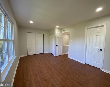 111 Knollwood Court - Photo Thumbnail 22