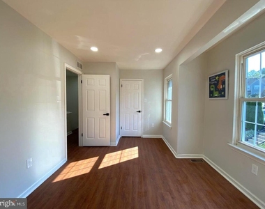 111 Knollwood Court - Photo Thumbnail 29