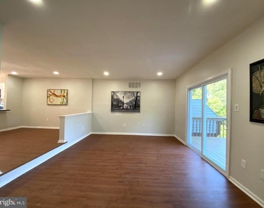 111 Knollwood Court - Photo Thumbnail 12